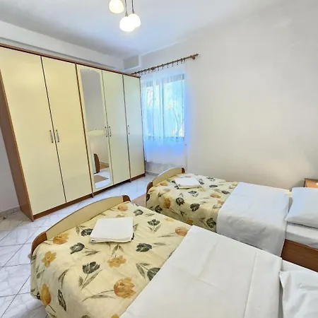 Marina 1 Nv - 4 Pax, Grill, Pool