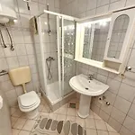 Marina 1 Nv - 4 Pax, Grill, Pool Apartment