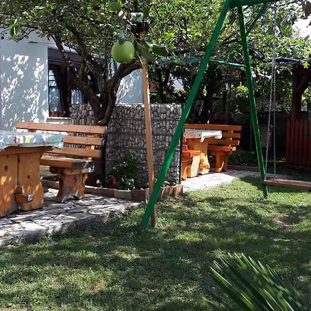 Marina 1 Nv - 4 Pax, Grill, Pool