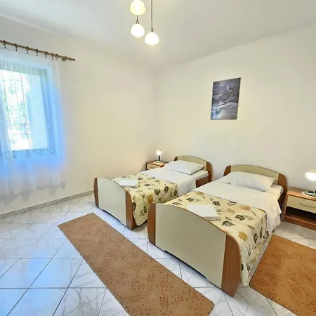 Marina 1 Nv - 4 Pax, Grill, Pool Apartman *