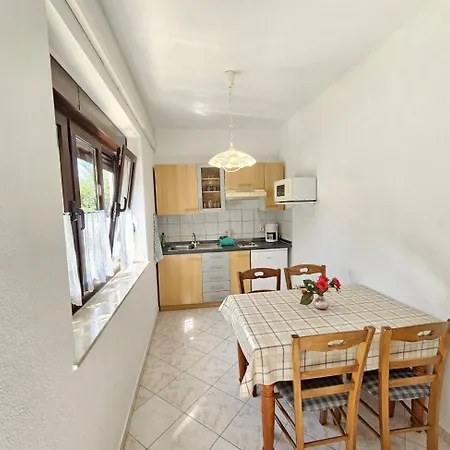 Marina 1 Nv - 4 Pax, Grill, Pool * Novi Vinodolski