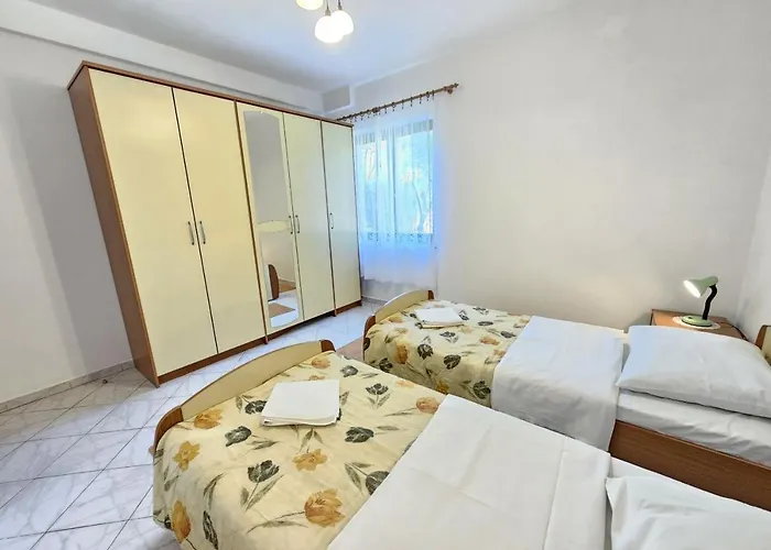 Marina 1 Nv - 4 Pax, Grill, Pool